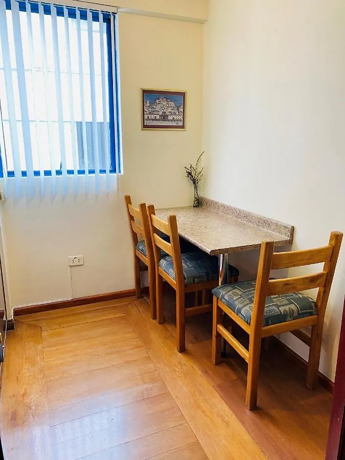 Oda ve Kahvaltı Suites Metropoli Quito