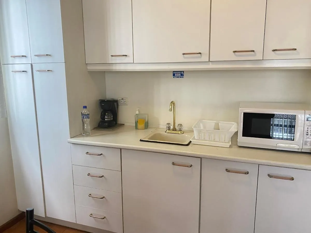 Suites Metropoli Quito 3*,