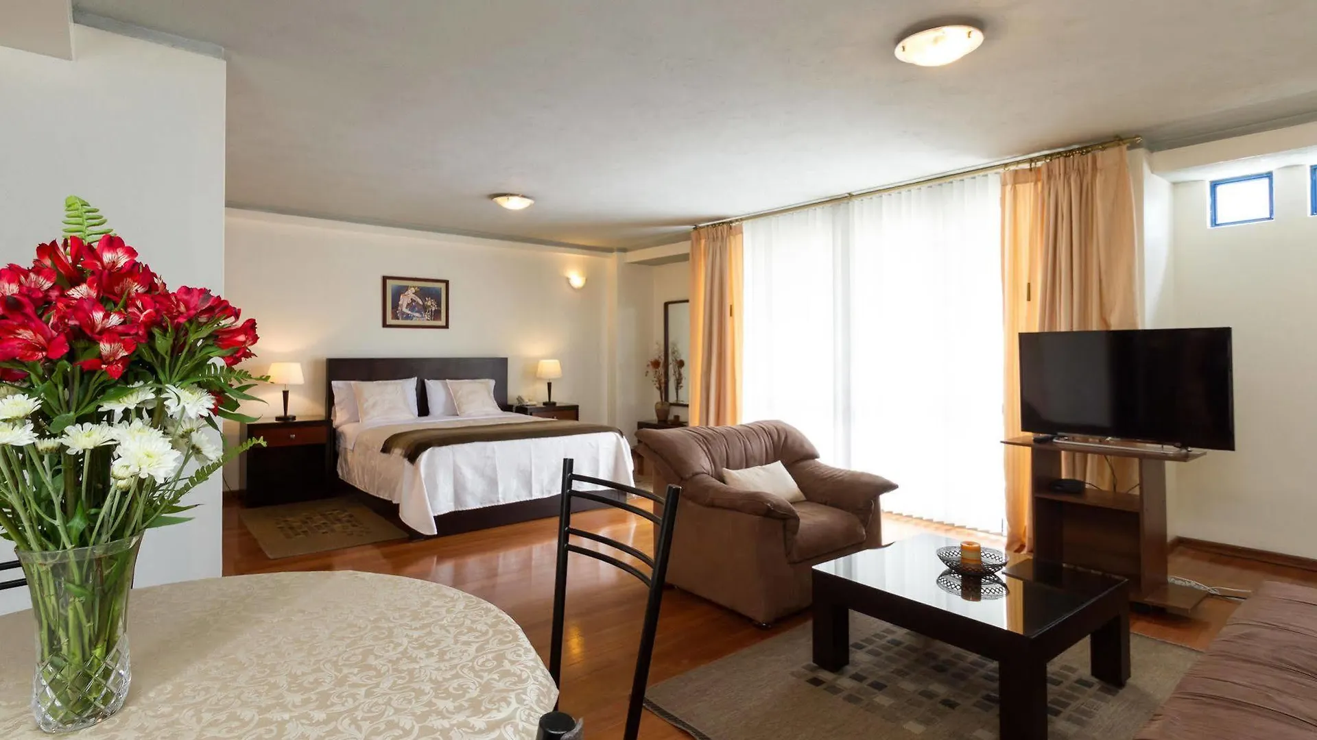 Oda ve Kahvaltı Suites Metropoli Quito