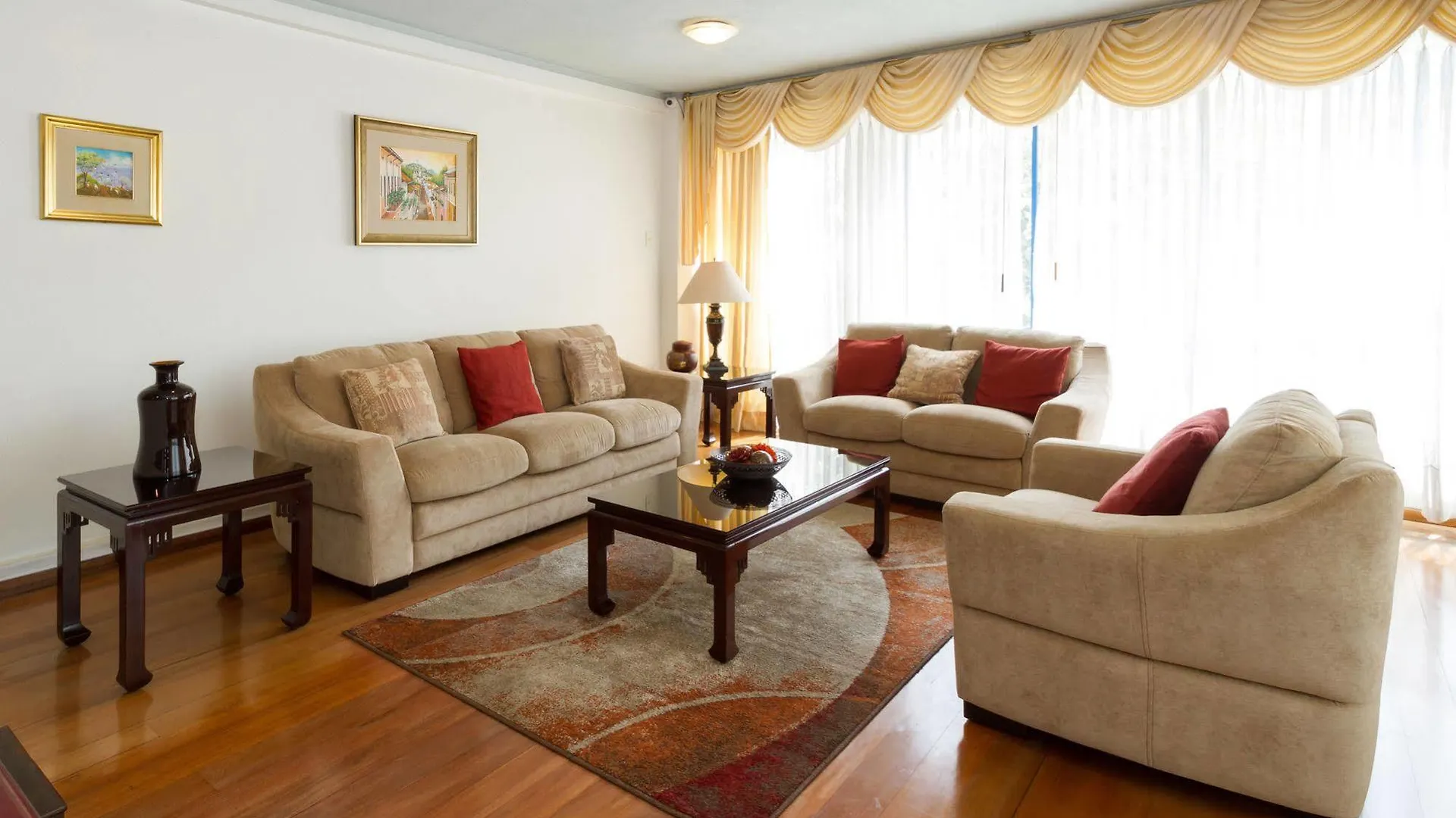 Oda ve Kahvaltı Suites Metropoli Quito